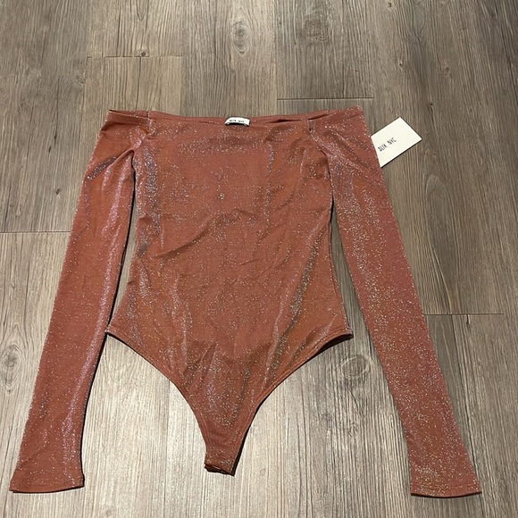 ALIX NYC Addison Off the Shoulder Long Sleeve Metallic Glitter Bodysuit - Picture 4 of 5